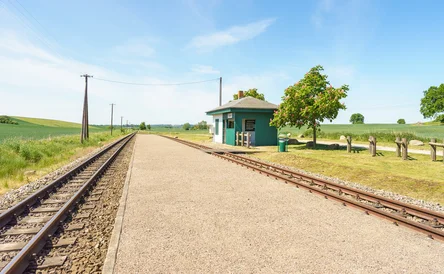 TRACKSIDE SHELTER