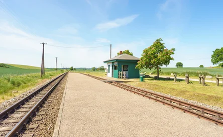 TRACKSIDE SHELTER